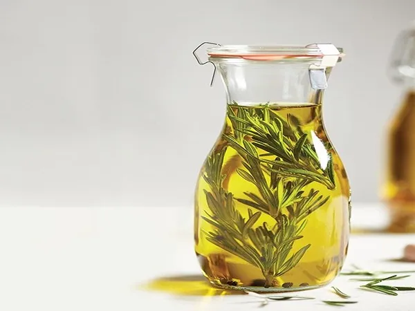 آشنایی با اسانس رزماری + قیمت استثنایی خرید انکر