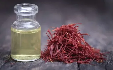خرید ضد چروک طبیعی با اسانس زعفران با قیمت استثنایی